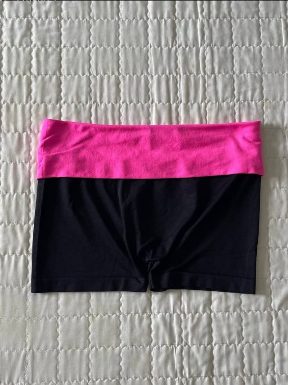 Women's Black & Pink Athletic Yoga Shorts Stretch Workout Activewear - Picture 2 of 3